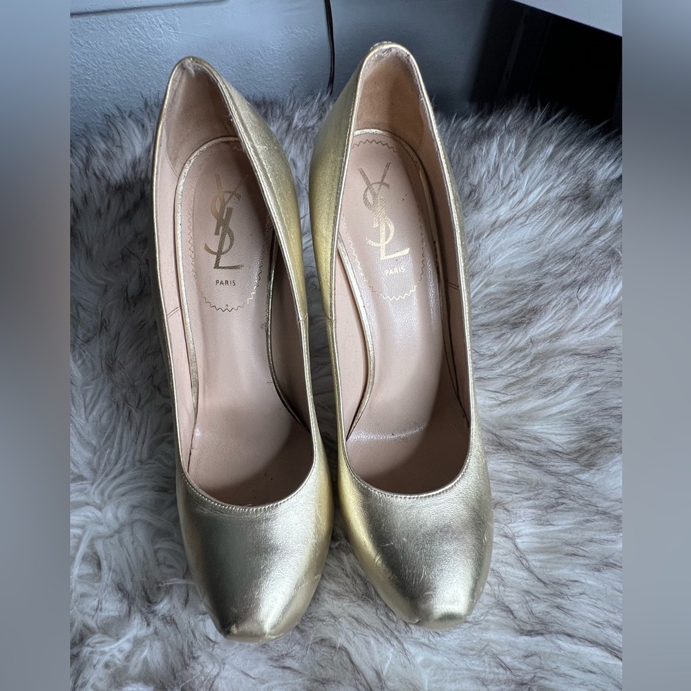 Ysl Yves Saint Laurent Gold Tribute Pump Heel